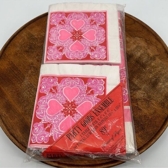 Vintage Paper Tablecloths Lot of 2 Christmas Valentines Day - Picture 11 of 12